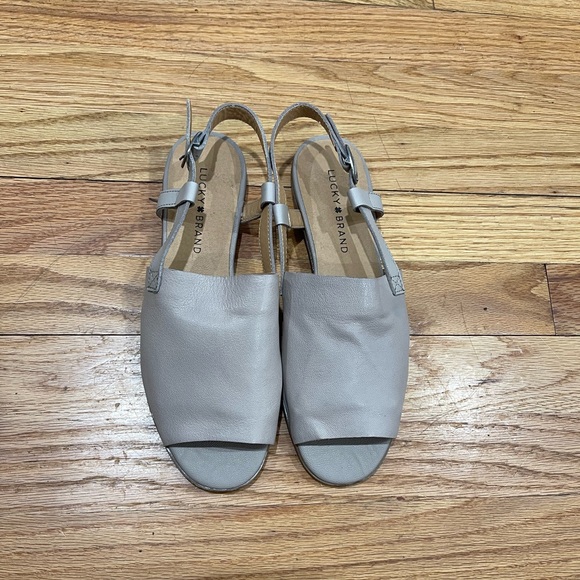 Lucky Brand CAMPBELL light Beige Taupe Leather Peep Toe Flat sling back size 8 - Picture 1 of 15